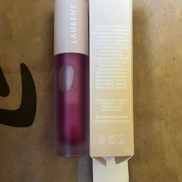 Lip oil - Picture 2 of 3